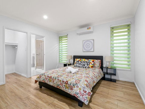 Spacious Newly Furnished 4BD Family Retreat - Holiday Find 2