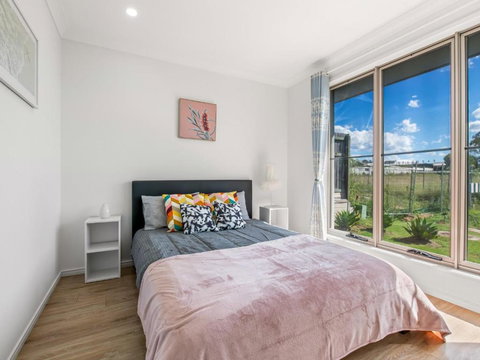 Spacious Newly Furnished 4BD Family Retreat - Holiday Find 3