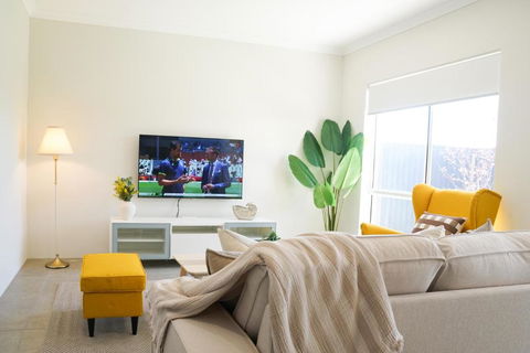 StayAU 5BRM Coastal Retreat For Families Baldivis - Holiday Find 2