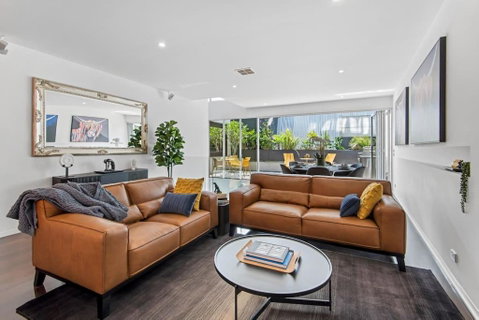 Stunning Executive Townhouse In Richmond - Holiday Find 0