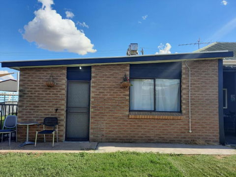 Sunshine Gardens Bourke Resort - Holiday Find 3