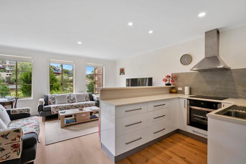 Tapanak Renovated Townhouse Close To City - Holiday Find 2