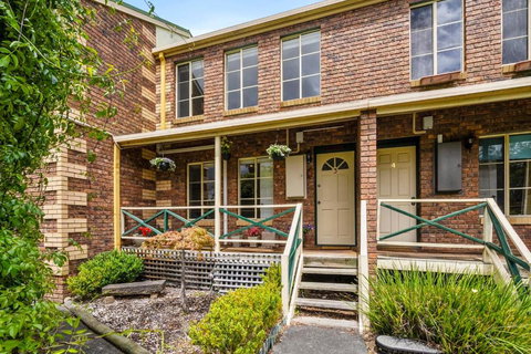 Tapanak Renovated Townhouse Close To City - Holiday Find 0