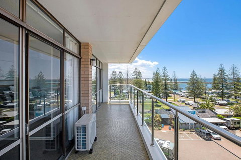 Tasman 15 - Holiday Find 1