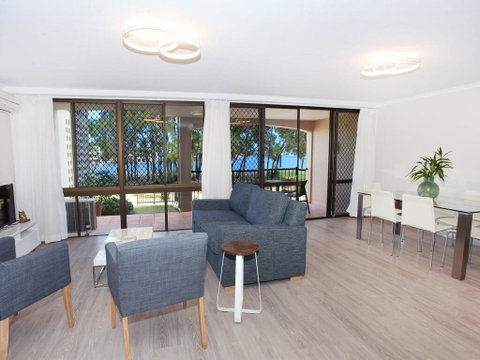 Beachport 14 - 2 BDRM Apt With Canal Views On Parkyn Pde - Holiday Find 3