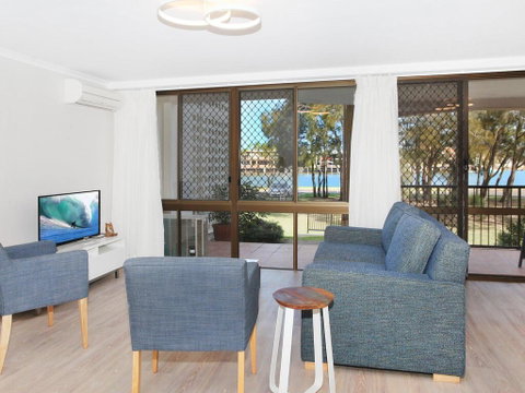Beachport 14 - 2 BDRM Apt With Canal Views On Parkyn Pde - Holiday Find 2