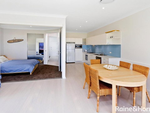 Beachside Bungalow #4 - 4/139 Avoca Drive, Avoca Beach - Holiday Find 3