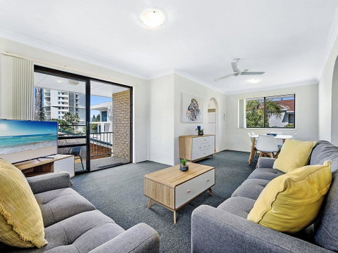Beachside Delight Near Convention Centre - Holiday Find 1