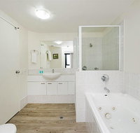Beachside Neptune Resort Apt Upgraded - Holiday Find