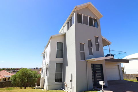 Beachside Oasis - Holiday Find 0