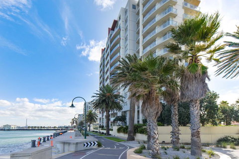 Beachside Port Melbourne - Holiday Find 0