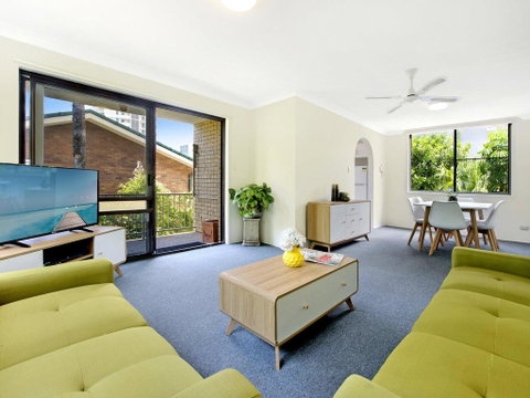 Beachside Unit Near Convention Centre - Holiday Find 0