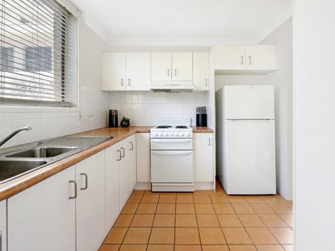 Beachside Unit Near Convention Centre - Holiday Find 1