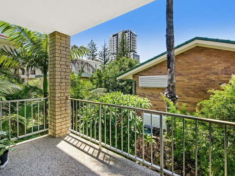 Beachside Unit Near Convention Centre - Holiday Find 2