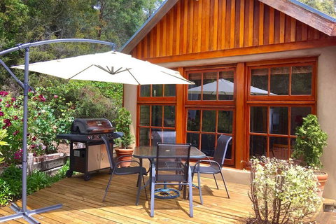 BEAUTIFUL RETREAT - 20 Mins To CBD And Only 10 Mins To MONA! - Holiday Find 1