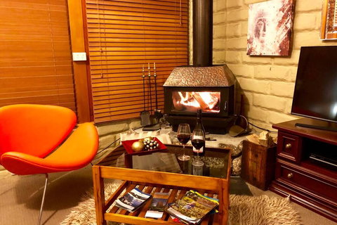 BEAUTIFUL RETREAT - 20 Mins To CBD And Only 10 Mins To MONA! - Holiday Find 3