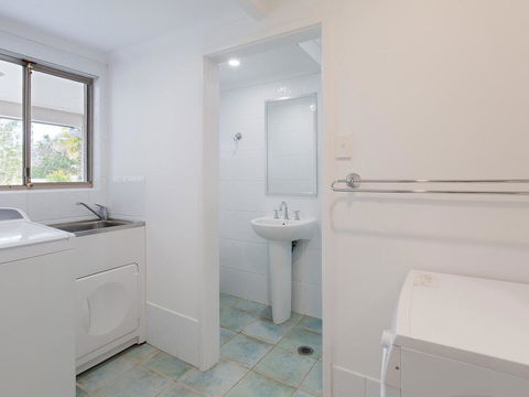 Beauty And The Beach', 88 Foreshore Drive - Large Home With WIFI & Water Views - Holiday Find 2