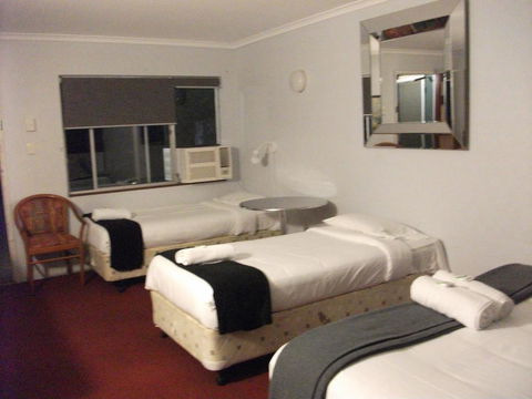 Beerwah Glasshouse Motel - Holiday Find 3