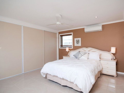 Bellima Beach House', 9 Jackson Close - Huge Duplex With Air Con And Fabulous Views - Holiday Find 1