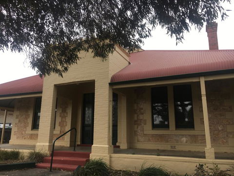 BELMONT 11 Bedroom Home In The Heart Of Victor Harbor - Holiday Find 1