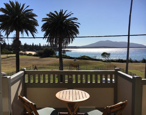 Bermagui Beach Hotel - Holiday Find 0