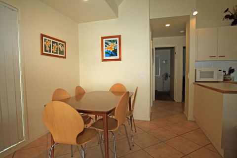 Berrara Lagoon Front Chalet - Holiday Find 3