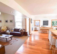 Best Location in Hobart Luxury 4 bedroom with stunning views - Holiday Find