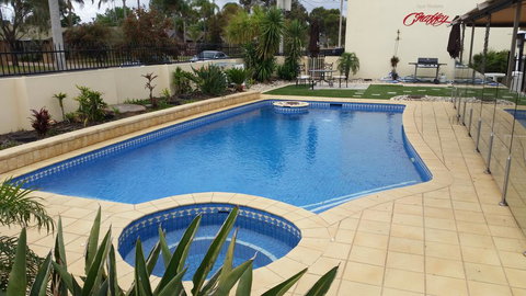 Best Western Chaffey Motor Inn - Holiday Find 1