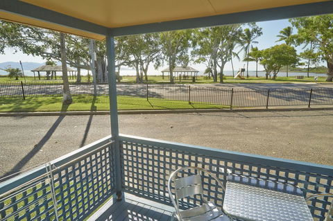 BIG4 Rowes Bay Beachfront Holiday Park - Holiday Find 2