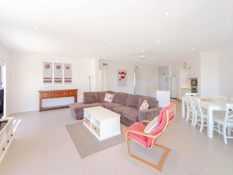 Bimbadeen Unit 3 - Across From The Beach - Lift In Complex - Holiday Find 1