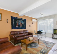 Black Dolphin Waterfront Apartment - Holiday Find