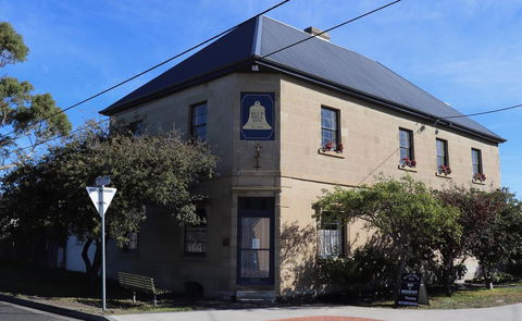 Blue Bell Inn - Holiday Find 0