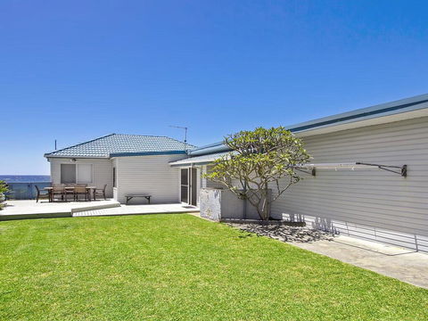 Blue Horizon - Beachfront With Fireplace - Holiday Find 2