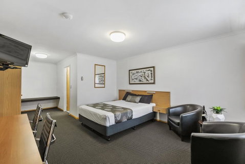 Blue Shades Motel - Holiday Find 2