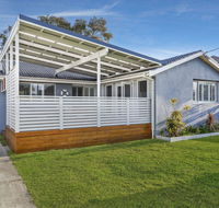 Blue Summer House - Holiday Find