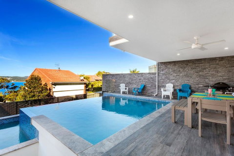 Blue Water Splendour - Infinity Pool And Amazing Views!! - Holiday Find 1