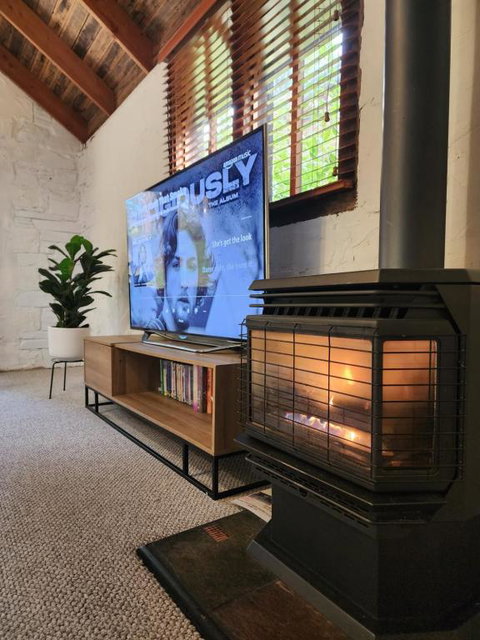 Daylesford - FROG HOLLOW ESTATE - One Bedroom Retreat Villa - Book For 3 Nights Pay For 2 - Contact Us For More Details - Holiday Find 4