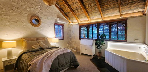 Daylesford - FROG HOLLOW ESTATE - One Bedroom Retreat Villa - Book For 3 Nights Pay For 2 - Contact Us For More Details - Holiday Find 2