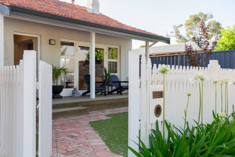 Guildford Cottage By Swan Bnb Management - Holiday Find 0