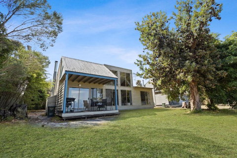 Tarra - Waterfront Retreat - Holiday Find 2