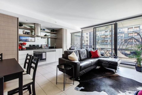 Yarra Mirage - Urban Chic Meets Cosy Retreat - Holiday Find 0