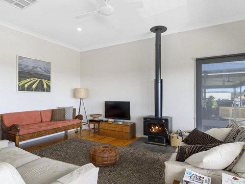 Yellow Door On Stacey 17 Stacey Drive - Holiday Find 3