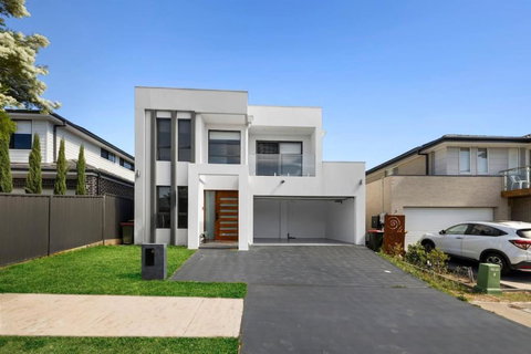 Your Home Away From Home 4BR Escape - Holiday Find 0