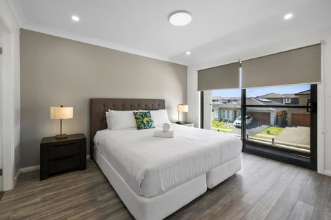 Your Home Away From Home 4BR Escape - Holiday Find 3