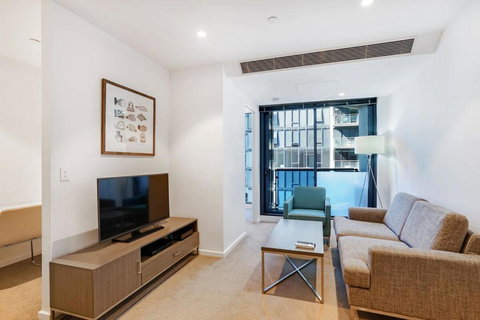 Your Own Oasis - Quiet One Bedroom Apt Near Crown - Holiday Find 0