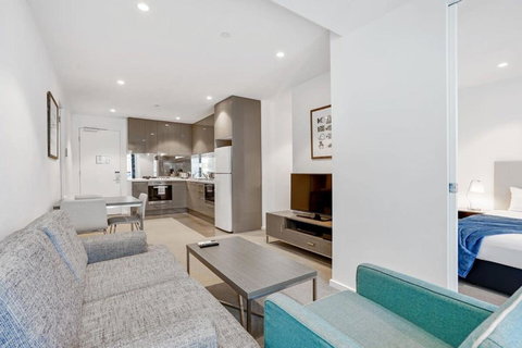 Your Own Oasis - Quiet One Bedroom Apt Near Crown - Holiday Find 1