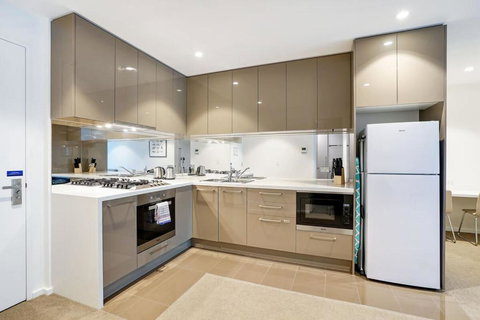 Your Own Oasis - Quiet One Bedroom Apt Near Crown - Holiday Find 3