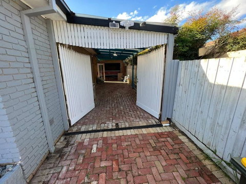 Yours 3 Bedrooms House - Granny Flat Close To Park - Holiday Find 1