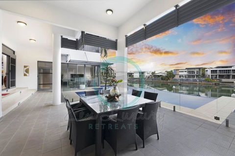 ZenLux: 4BR Bayview Mansion Infinity Pool + Cinema - Holiday Find 3
