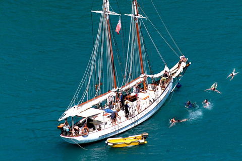 Whitehaven Beach Sailing And Snorkeling Cruise - Holiday Find 3